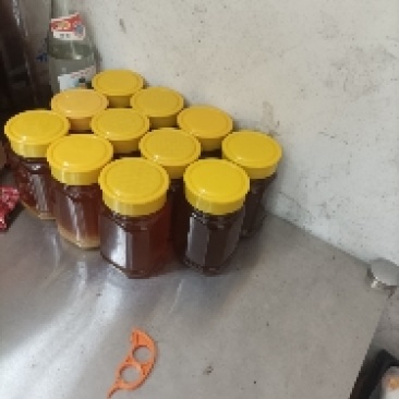 土蜂蜜一斤装，玻璃瓶装