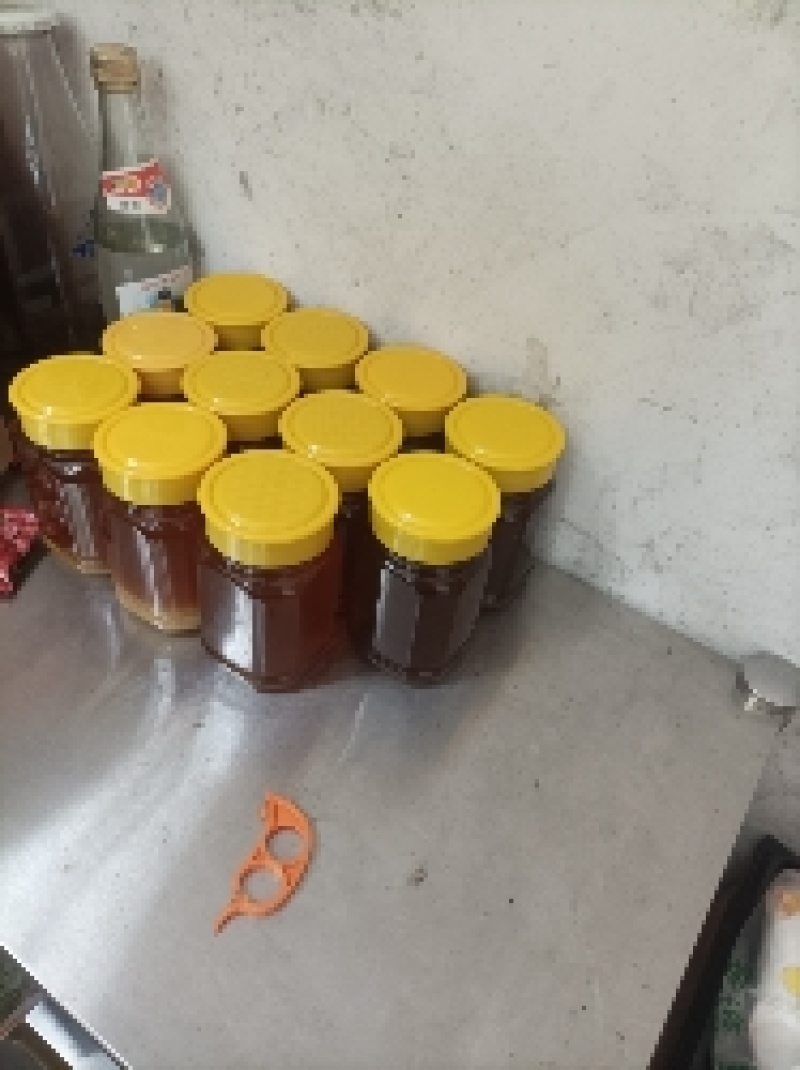 土蜂蜜一斤装，玻璃瓶装