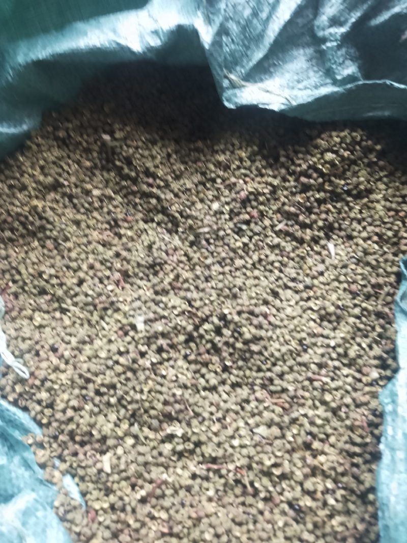 花椒干花椒/湿花椒；干花椒有4斤/袋包装