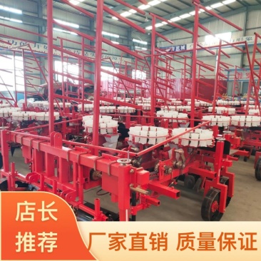 辣椒苗多行牵引式多功能移栽机，结构简单！操作方便！