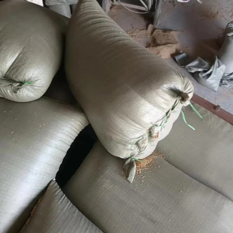 禽畜粪便鸡粪，量大质优，价格优惠，欢迎咨询采购