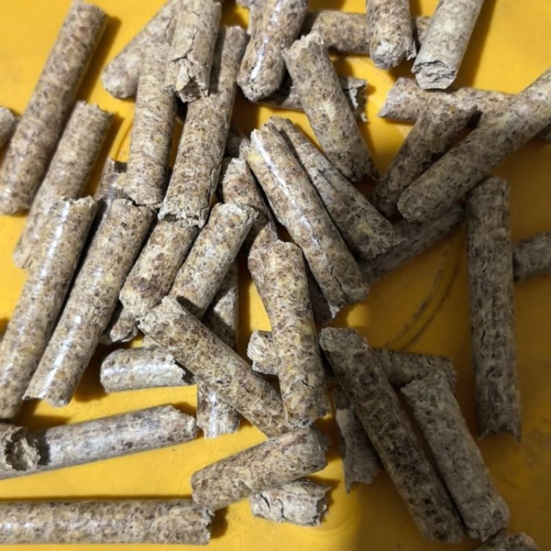 生物质燃烧颗粒燃料厂家直销量大质优价格优惠一手货源
