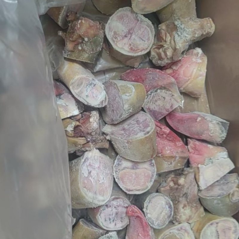牛蹄据段量大优惠，牛蹄好吃不贵厂家直供欢迎联系