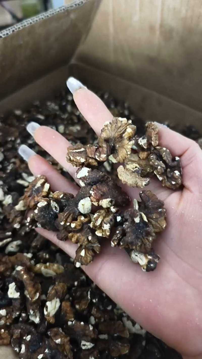 云南核浅色桃仁，榨油核桃仁，手工剥壳，人工挑选。