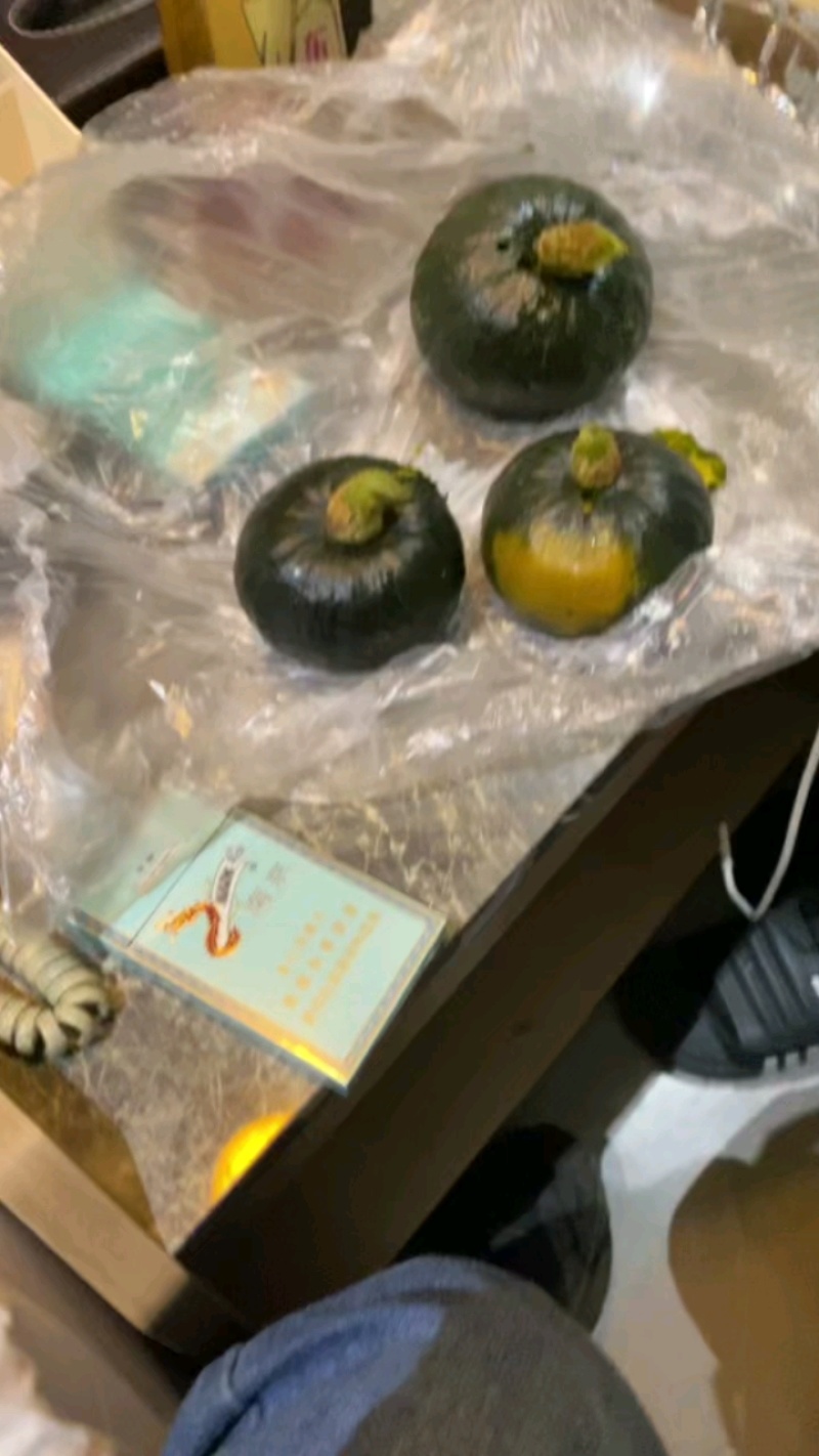 三两、四两嫩货，地里现摘蒸制