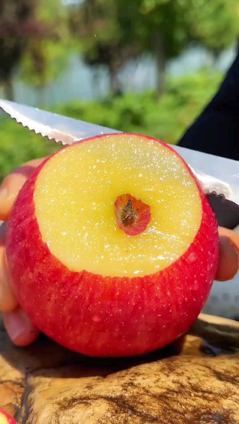 可以带皮吃的红富士苹果，脆甜多汁，现货基地直发