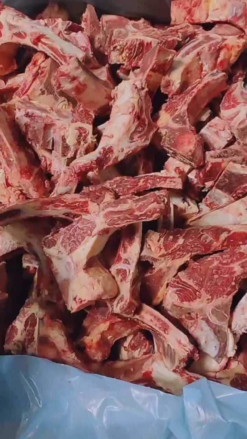 带肋牛脊骨，肉多肋条，大小均匀。