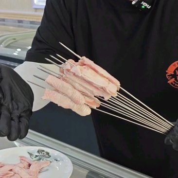 鸡脚筋脆嫩有嚼劲，一只鸡仅两条筋！