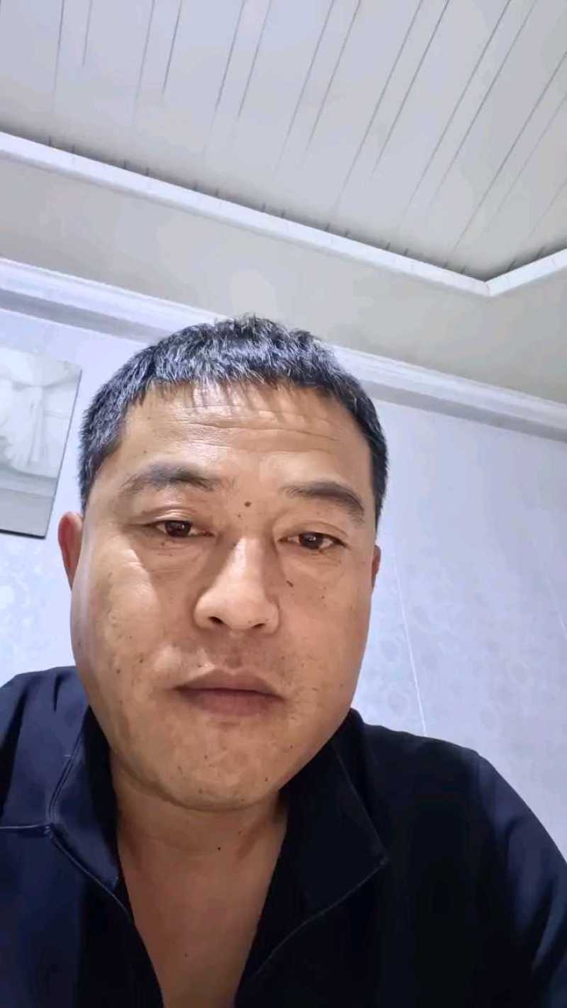 富士辽宁绥中富士苹果大量上市了个大皮毛亮颜色全红脆甜