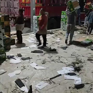 云南露天甜王西瓜，大吨位供应！