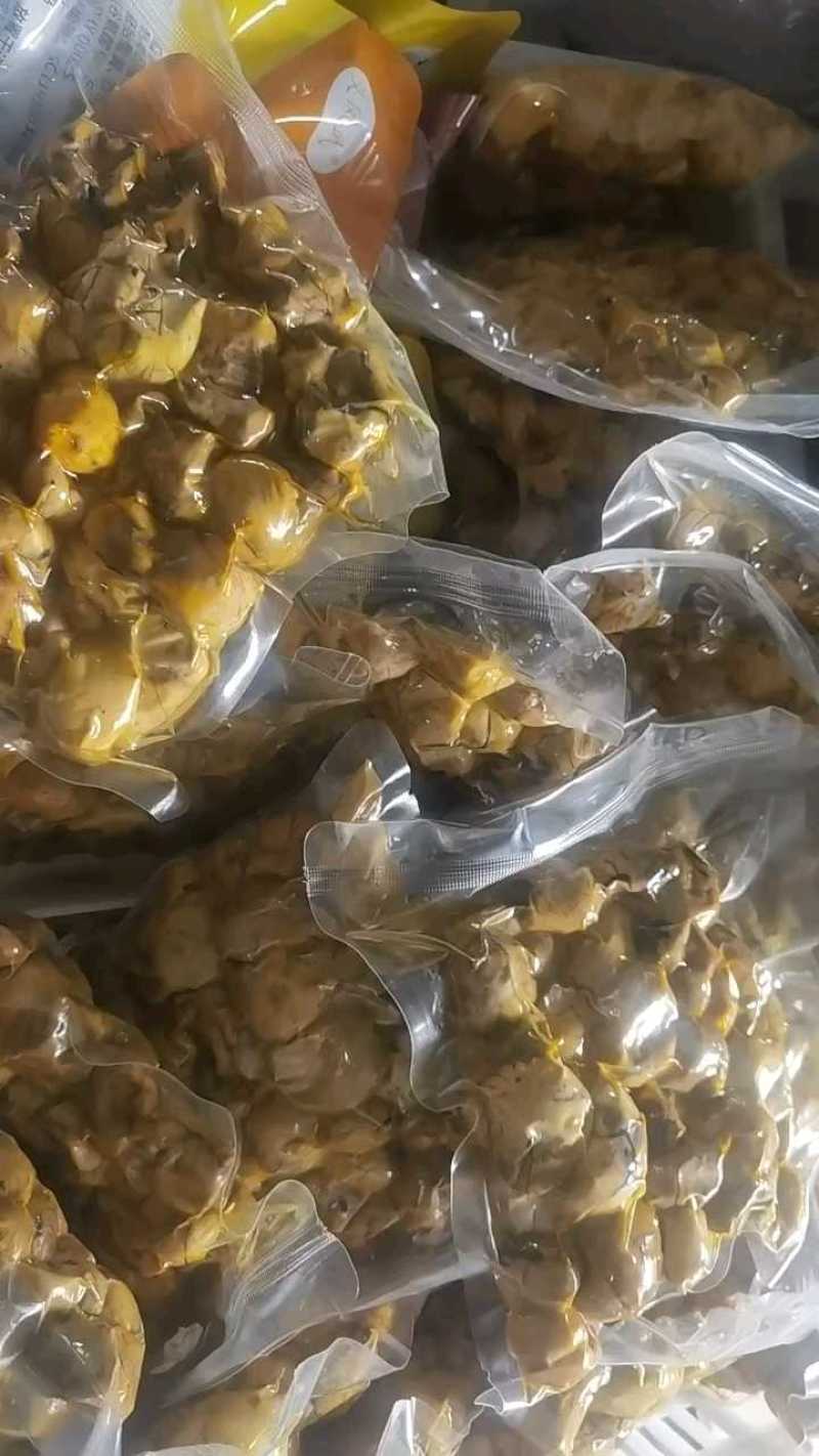 虎皮烧烤蛋。开袋即食。香辣，麻酱，两种口味。