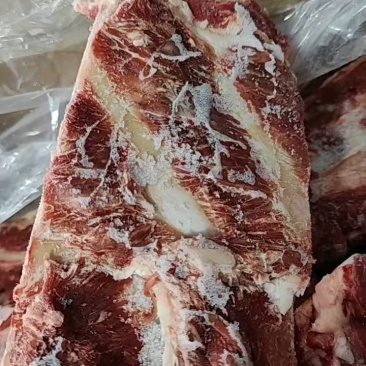 牛手把肉（牛大骨头）：内蒙草原黄牛的大骨头，肉多新鲜速冻
