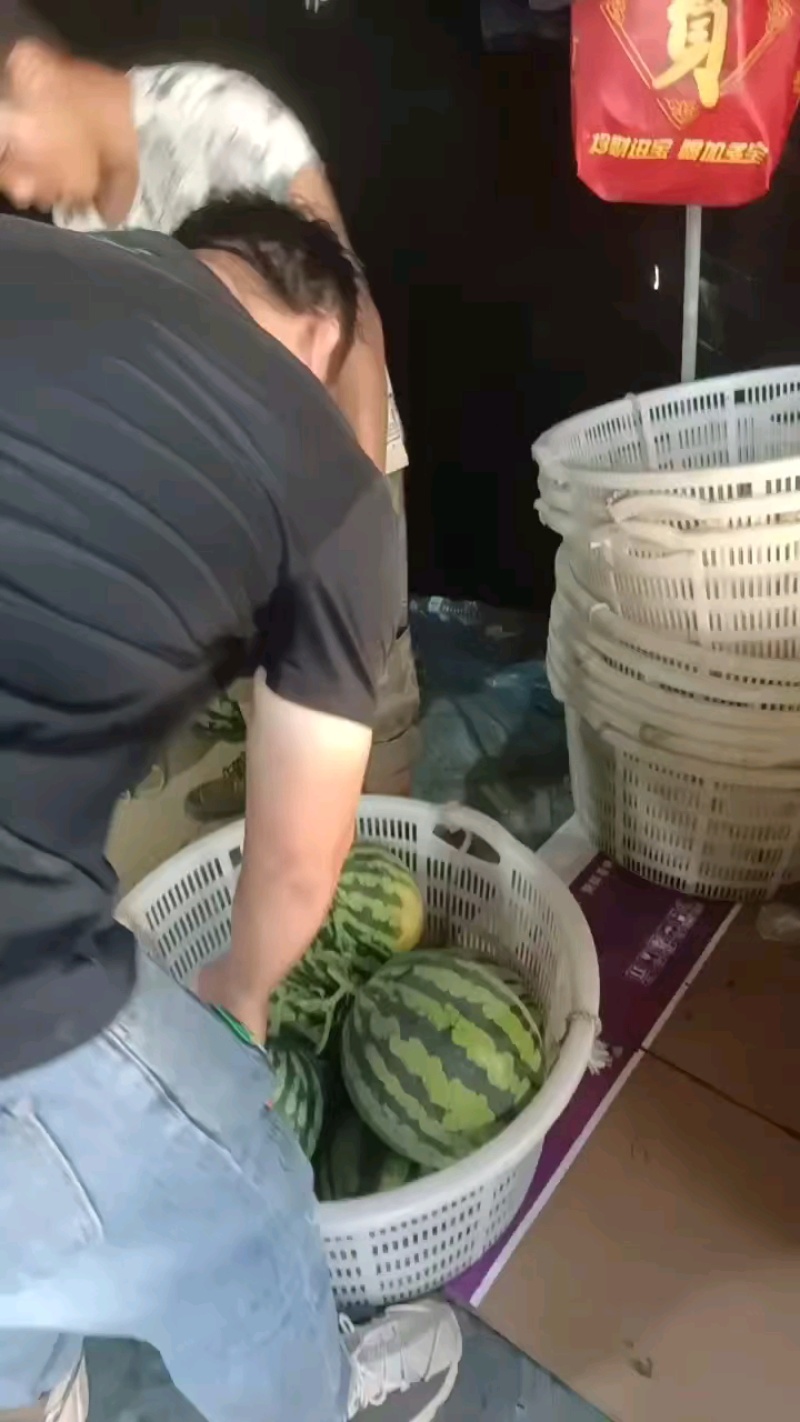 云南，本地露天，大棚井水灌溉，精品，麒麟西瓜。。。。