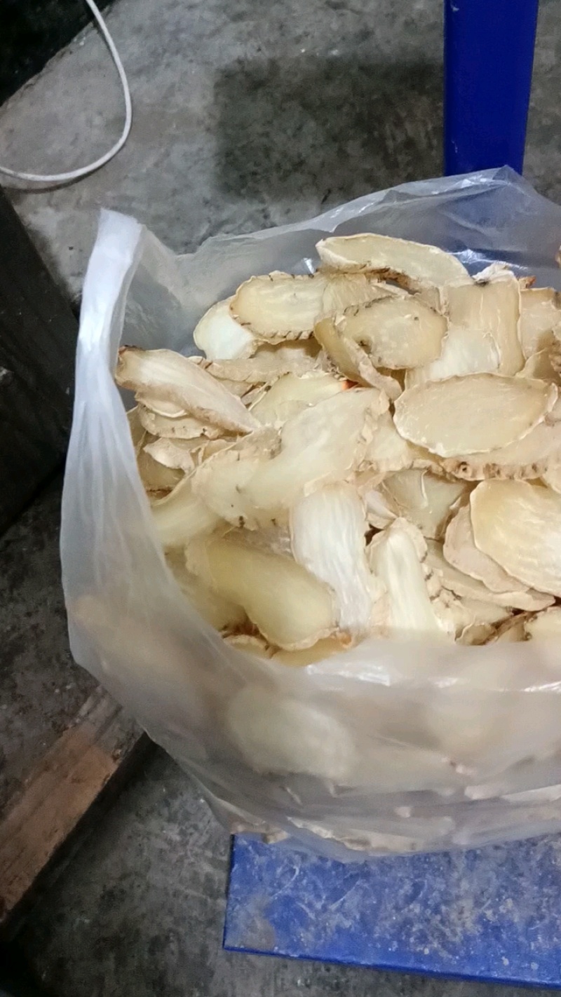 云南昭通小草坝干天麻片，世界天麻原产地，原本色。