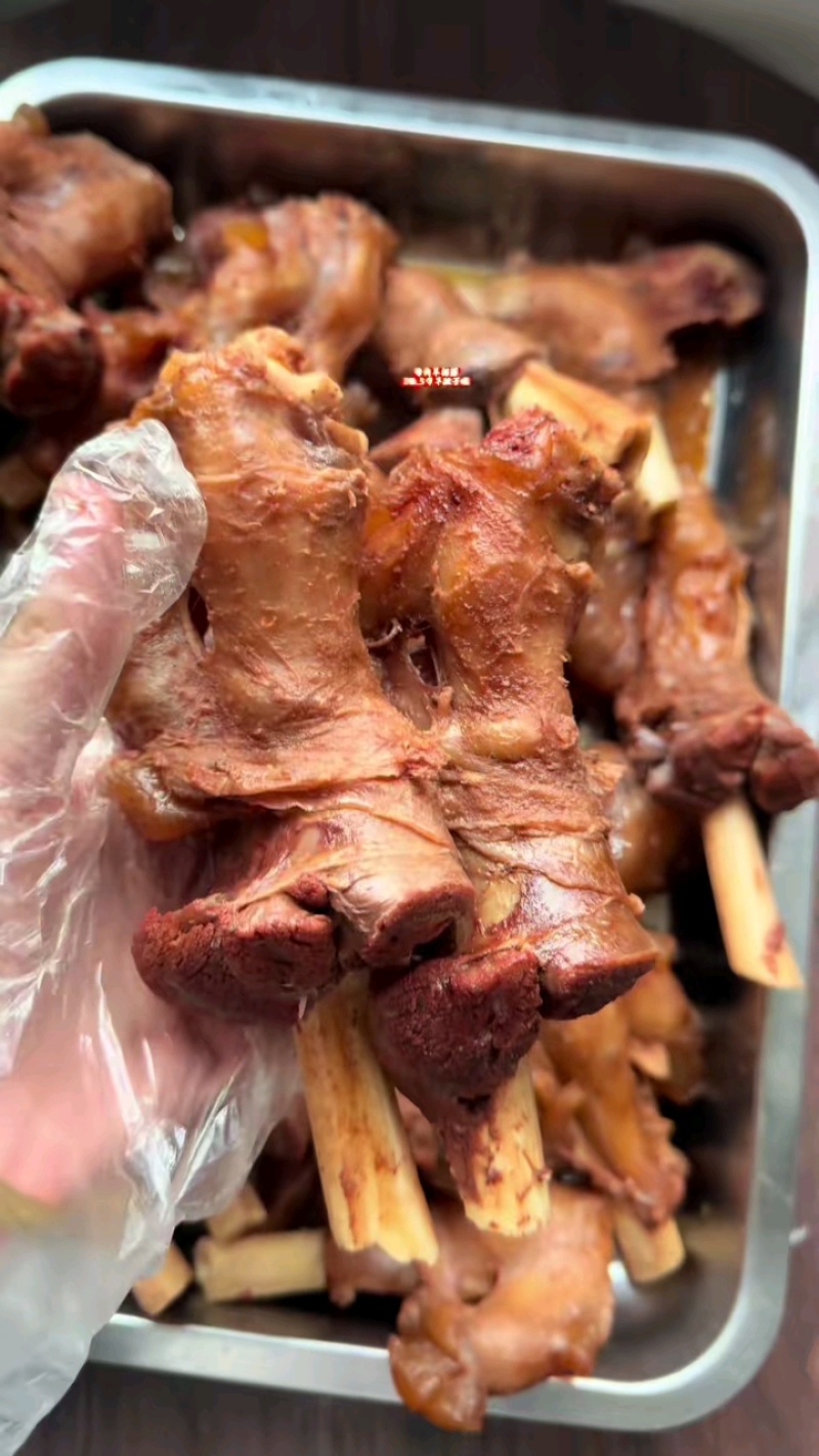 羊拐筋带腱子肉，十块来钱一斤！