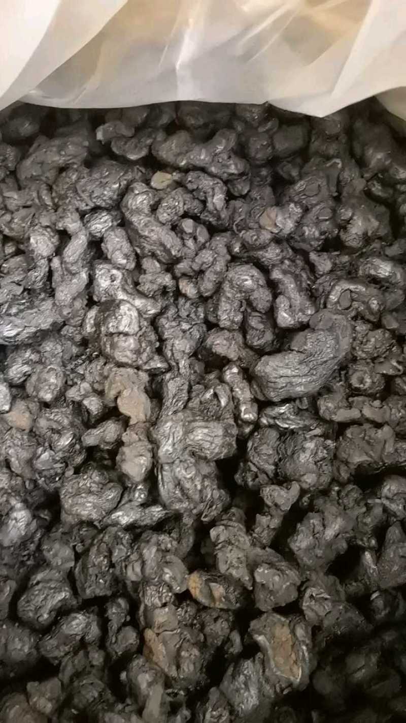 野生九蒸九晒制黄精，口感软糯香甜味道相当好，效果比种植好
