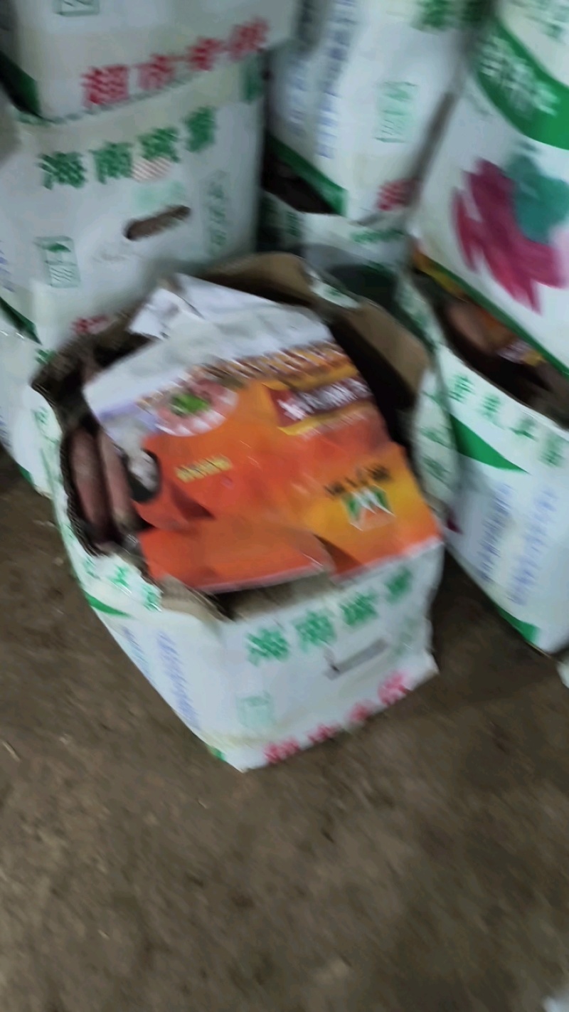 西瓜红红薯地瓜基地大量供应地窖储存红薯，品种多
