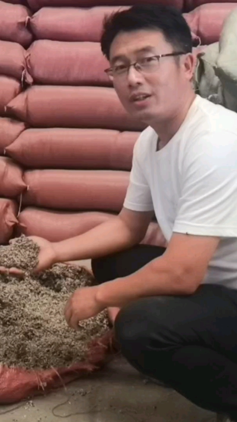 棉籽壳食用菌原料木耳平菇蘑菇栽培菌包原料一件起发