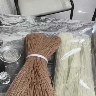 正宗云南大米线，质量口感保证。