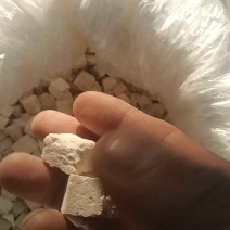 茯苓陕西无硫茯苓丁，一公分大小无粉沫，颜色白干度足。
