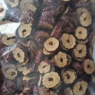 新疆灰枣圈枣肉干红枣片袋装箱装厂家货源酥脆香甜