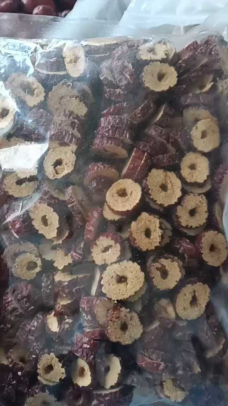 新疆灰枣圈枣肉干红枣片袋装箱装厂家货源酥脆香甜