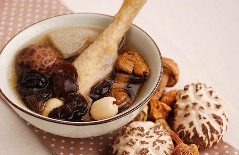 竹荪炖鸡汤