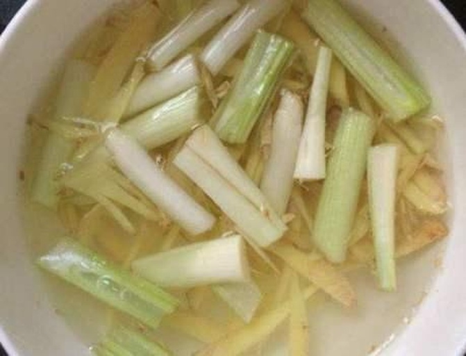 竹笋脚与姜片搭配烹饪