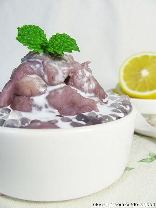 展示香芋青柠酸奶杯与冰沙的成品摆盘 香芋青柠酸奶杯与冰沙成品图