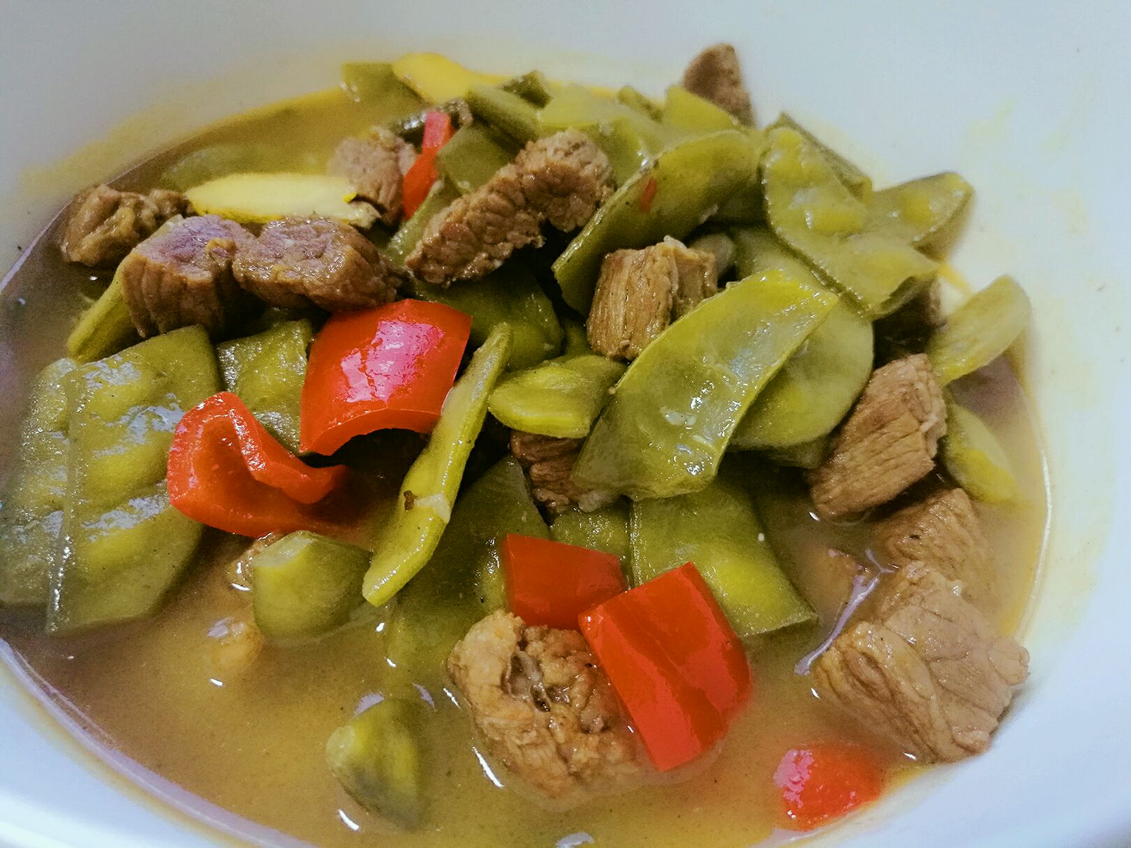 炖白不老的翻炒过程