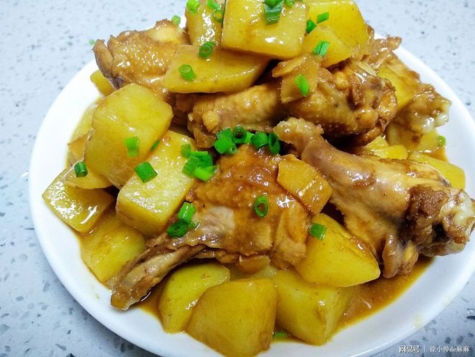 成品鸡腿炖土豆特写图