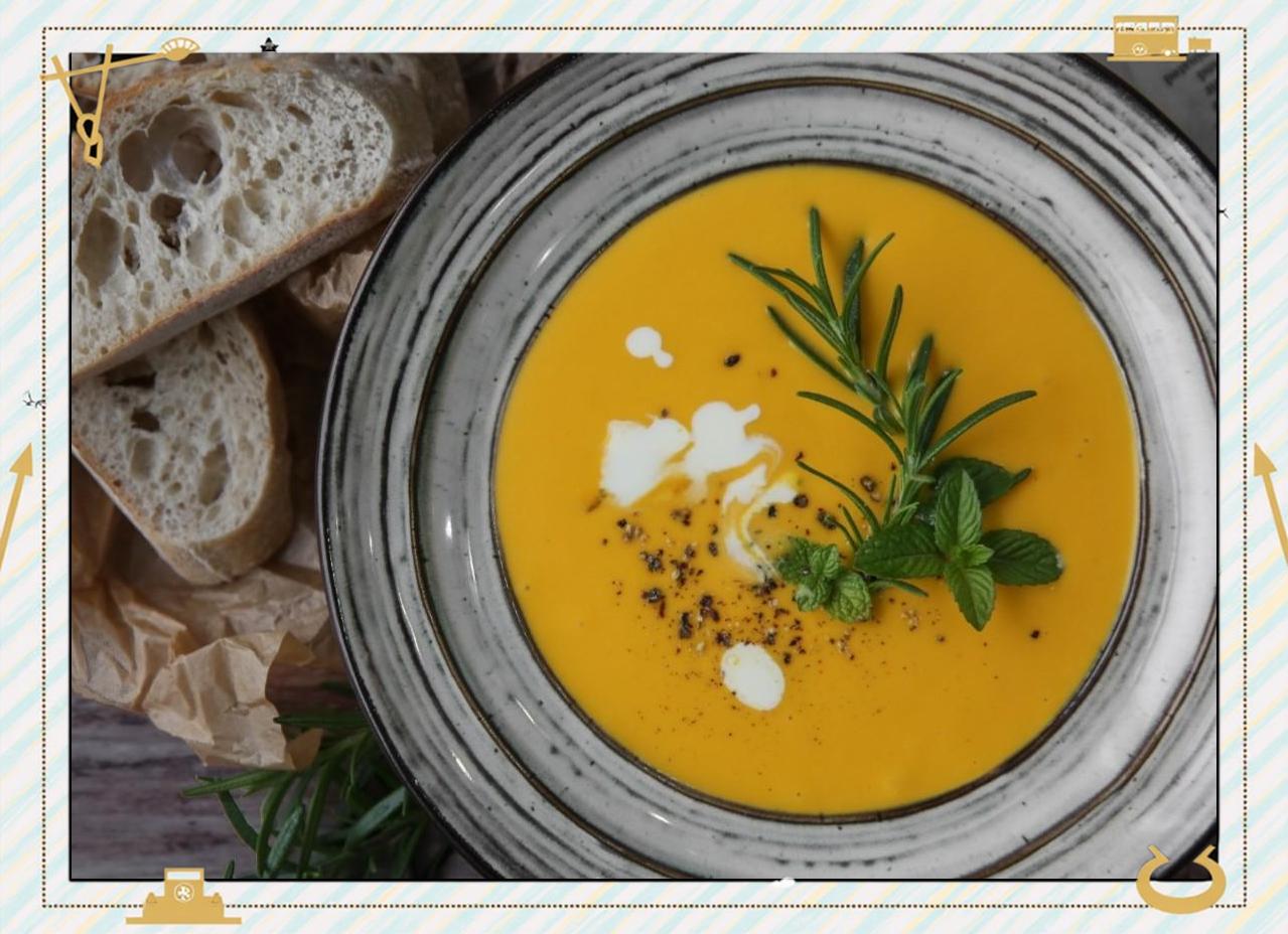 奶油南瓜浓汤摆盘照片