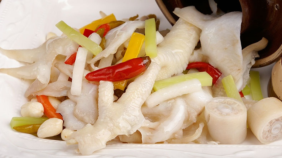 芹菜与泡鸡爪混合特写