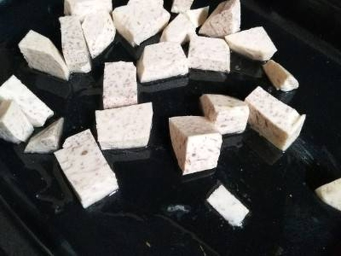 烹饪前处理芋头的步骤图示