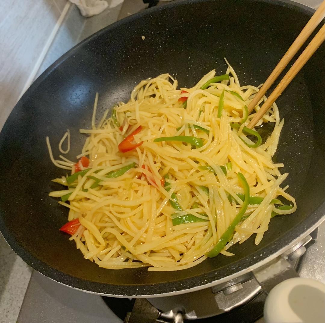 热锅爆香调料场景