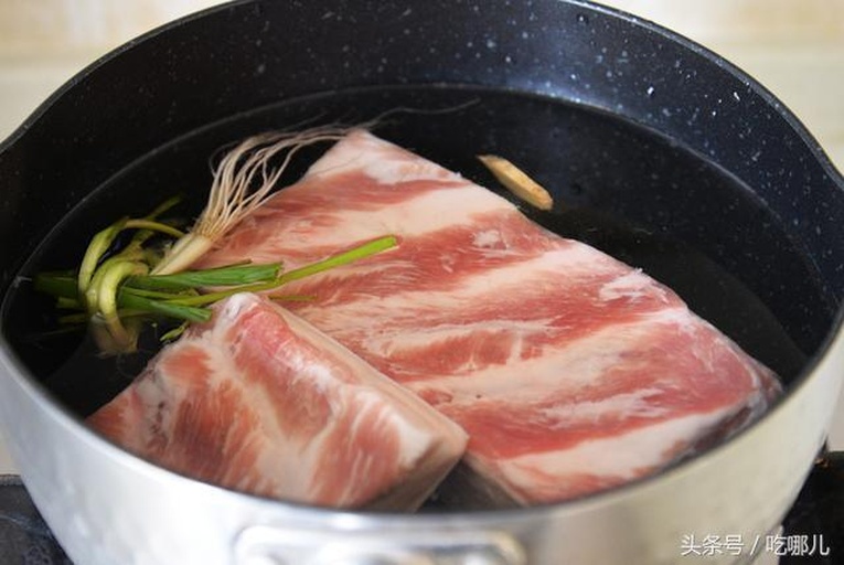 平菇与猪肉的食材准备