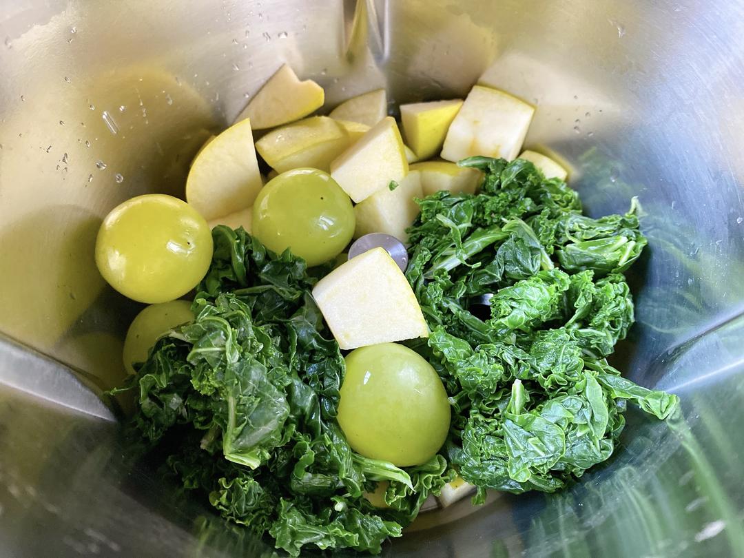 羽衣甘蓝蔬果汁制作场景