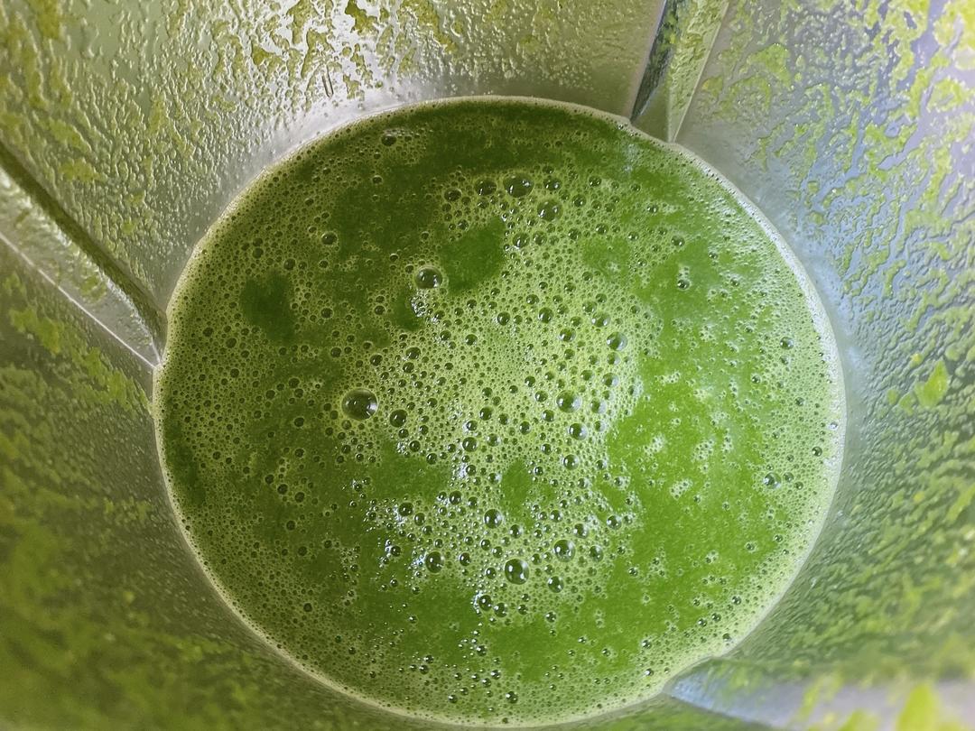 羽衣甘蓝火龙果果蔬汁成品图