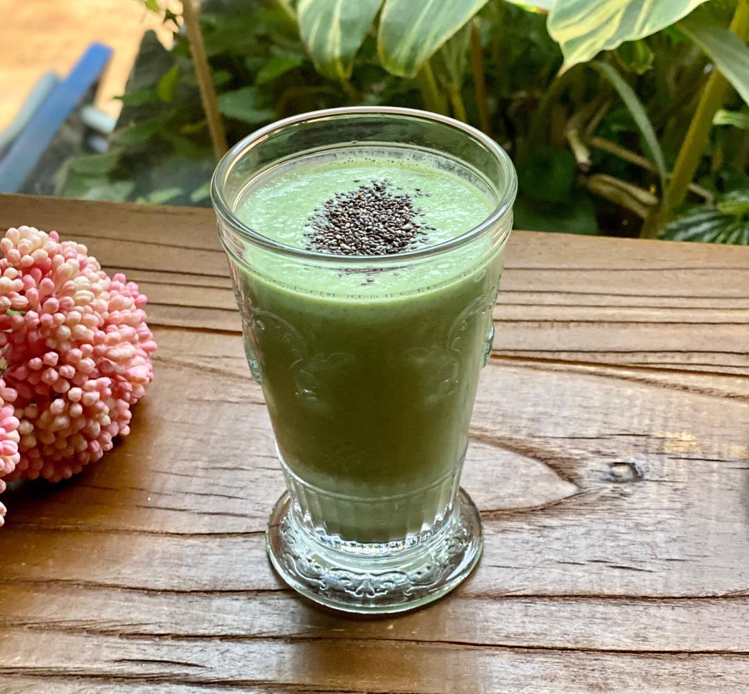 火龙果羽衣甘蓝果昔成品图