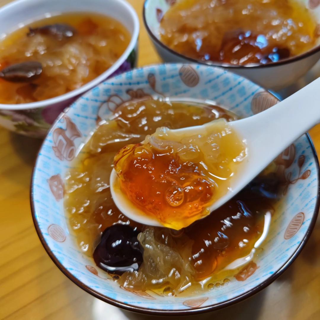 银耳炖煮对比图