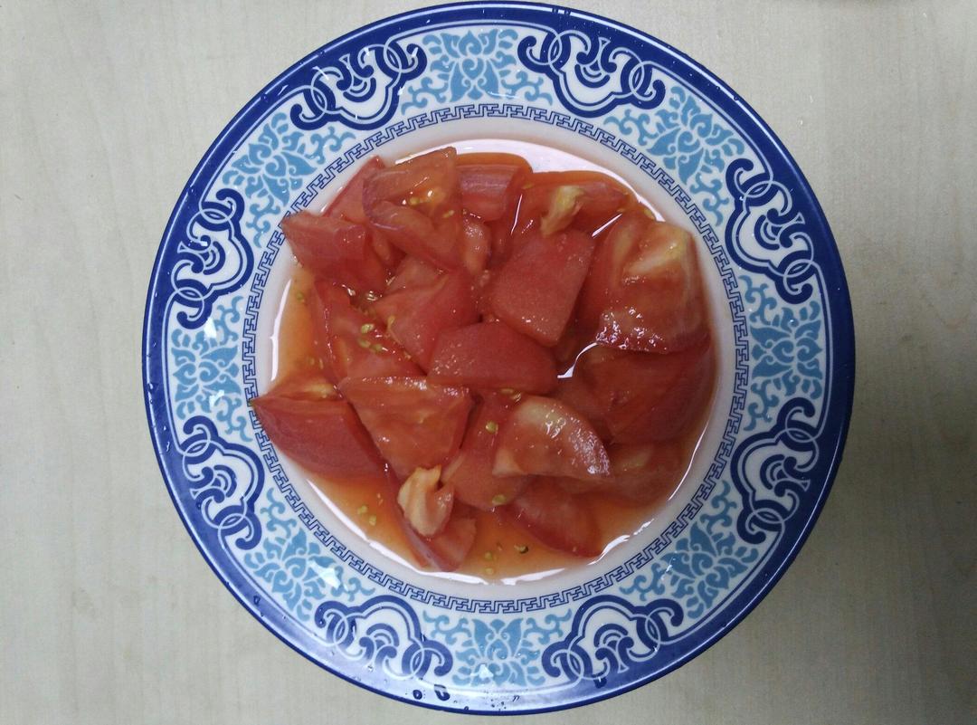普罗旺斯西红柿用于制作地中海风格沙拉的摆盘图