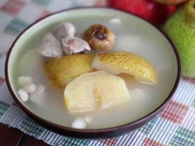 酸梨炖瘦肉汤成品图