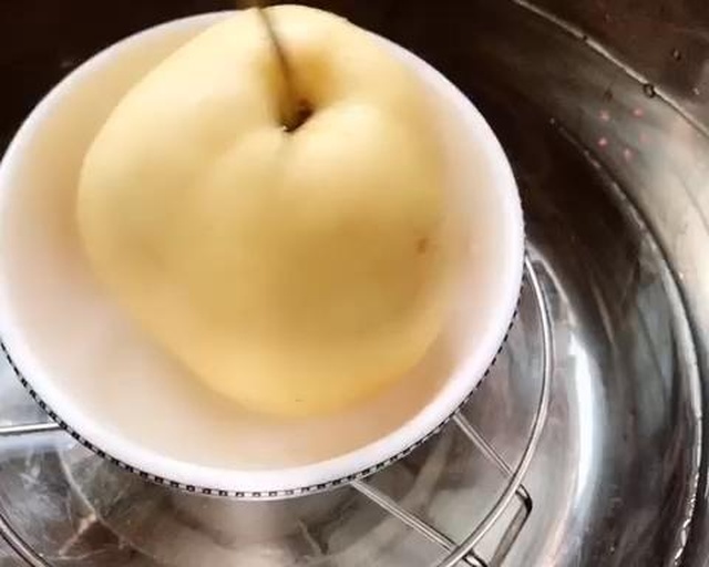 冰糖炖梨的制作过程