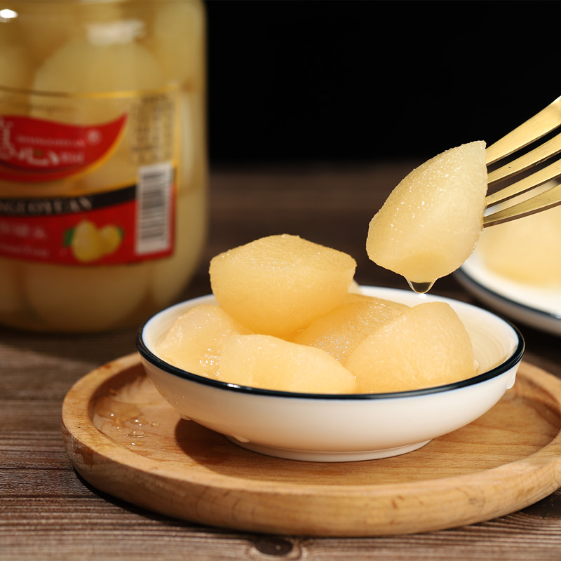 黄桃枇杷混合果盘与饮品创意搭配图