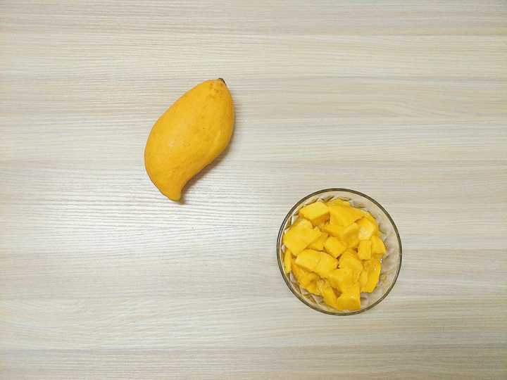 夏季水果拼盘中的山竹