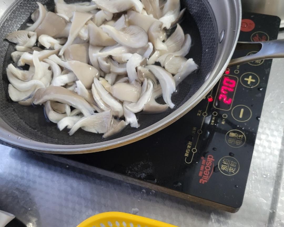 油菜和平菇怎么做好吃 - 食材处理步骤图