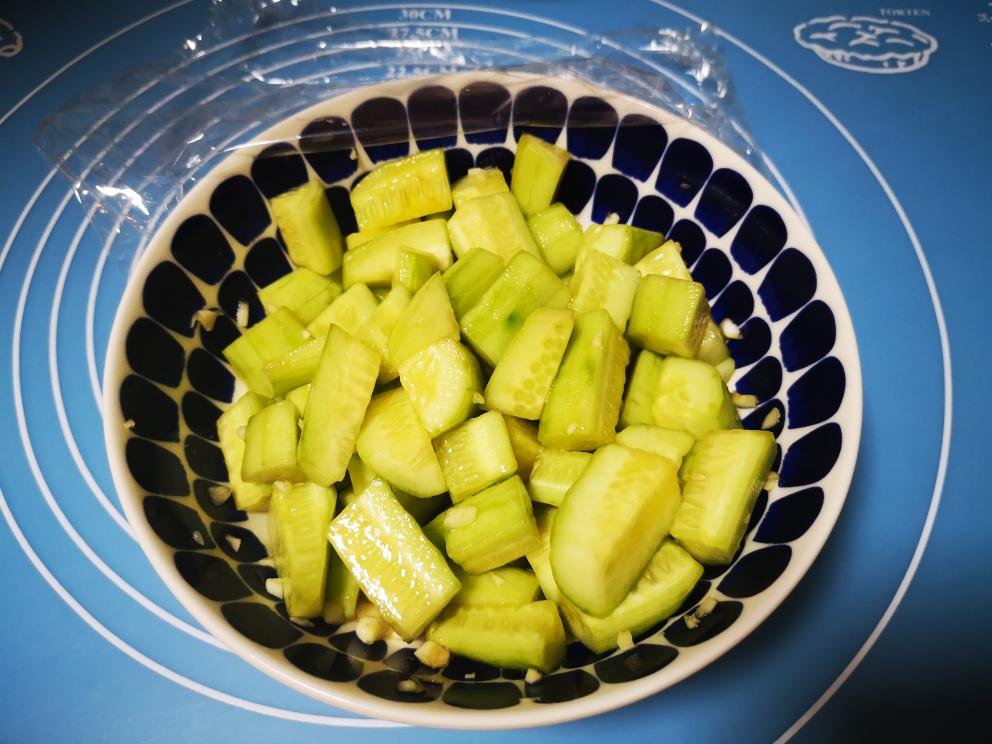 青枣拌黄瓜成品图