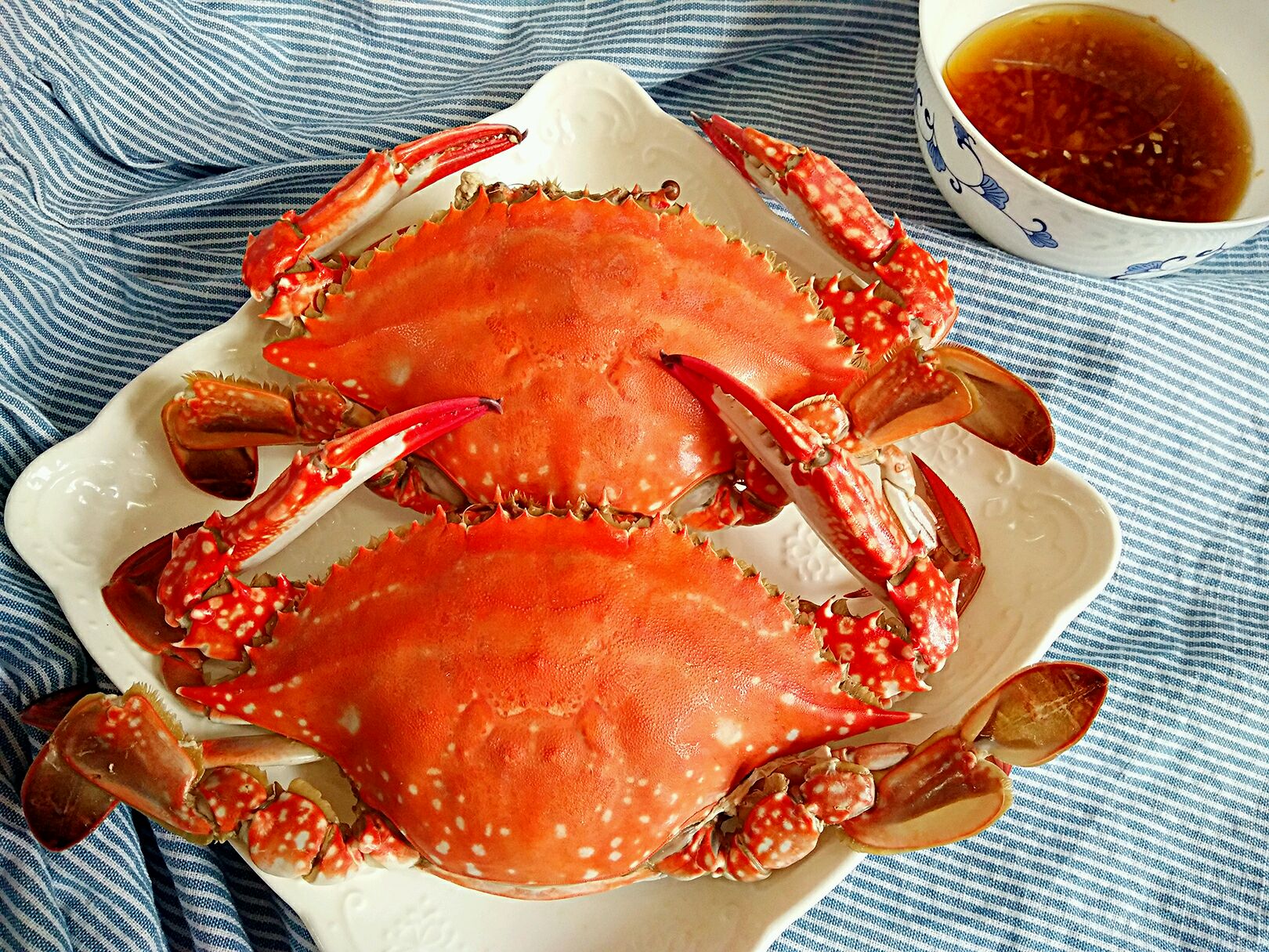 清蒸吕四港梭子蟹摆盘特写