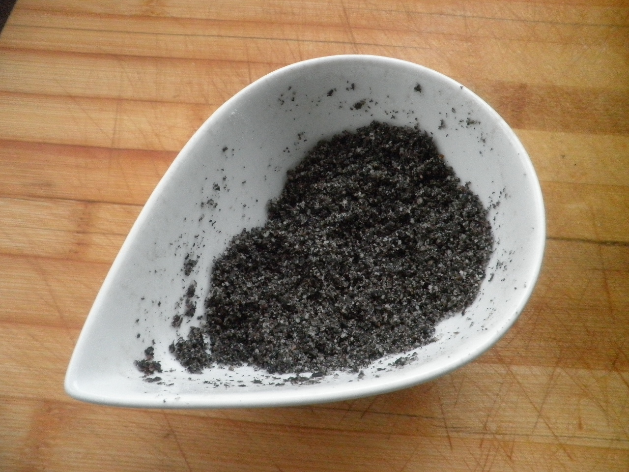 家用料理机处理芝麻过程