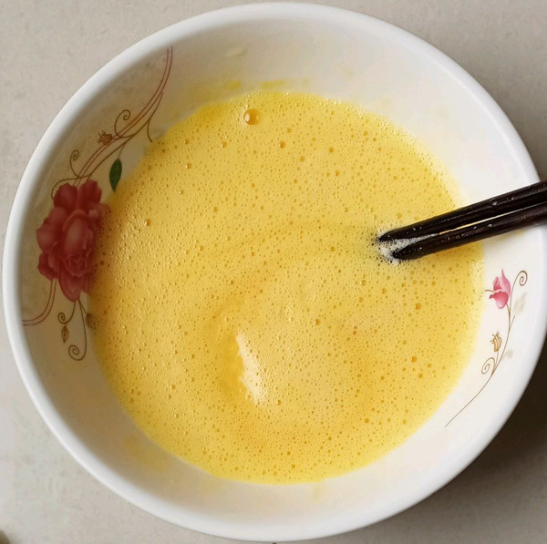 鸡蛋打散过程特写